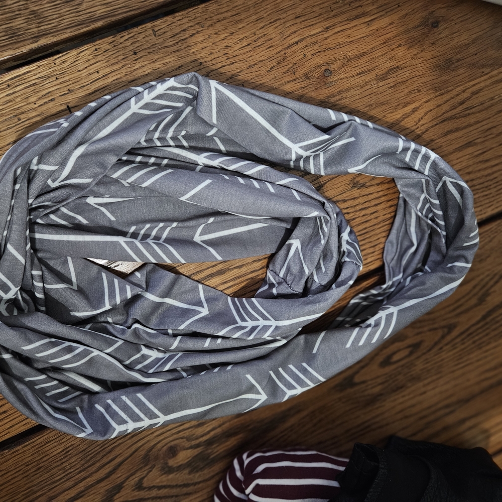 Gray Infinity Scarf with Arrow Pattern